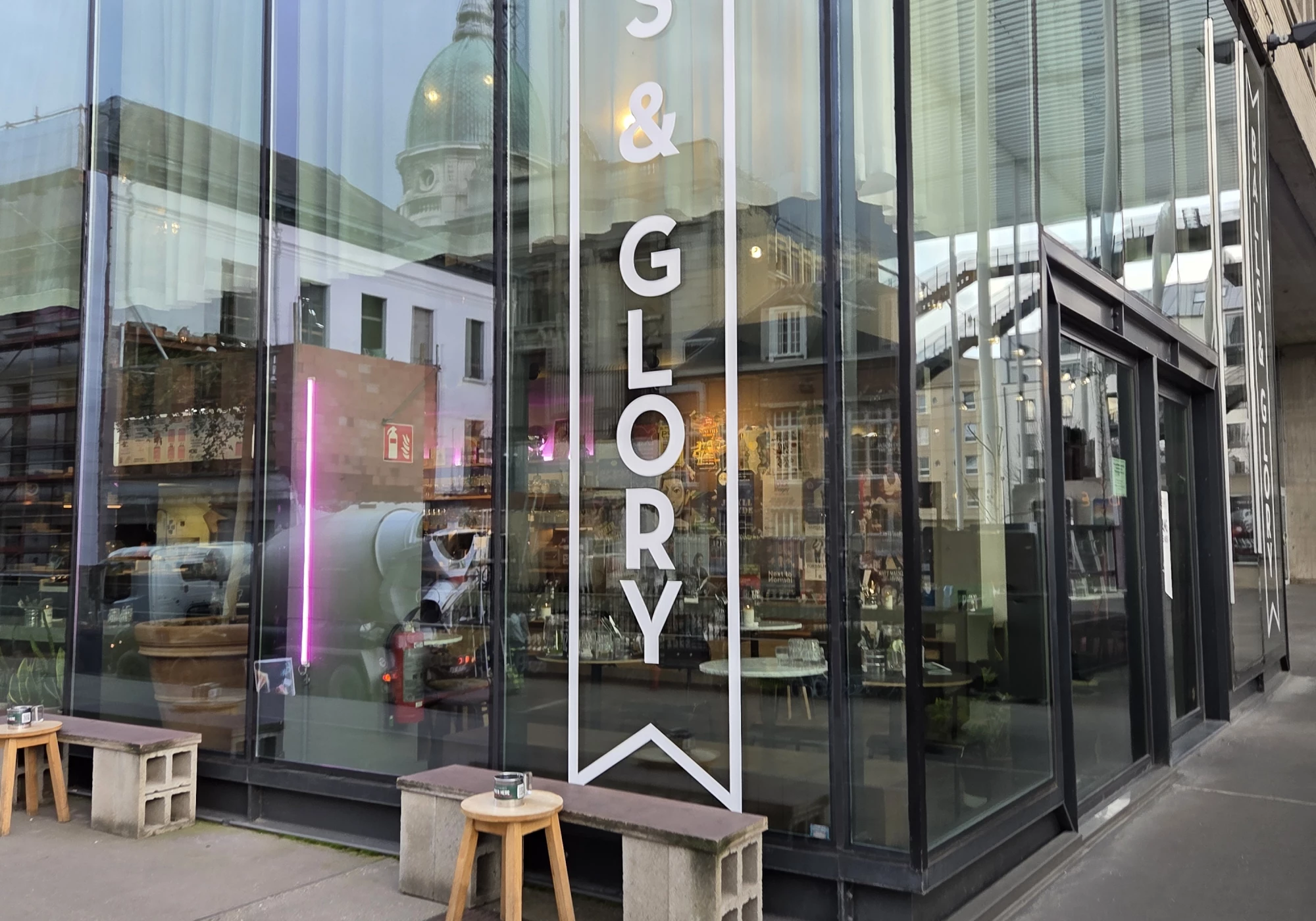 Foto van Balls & Glory