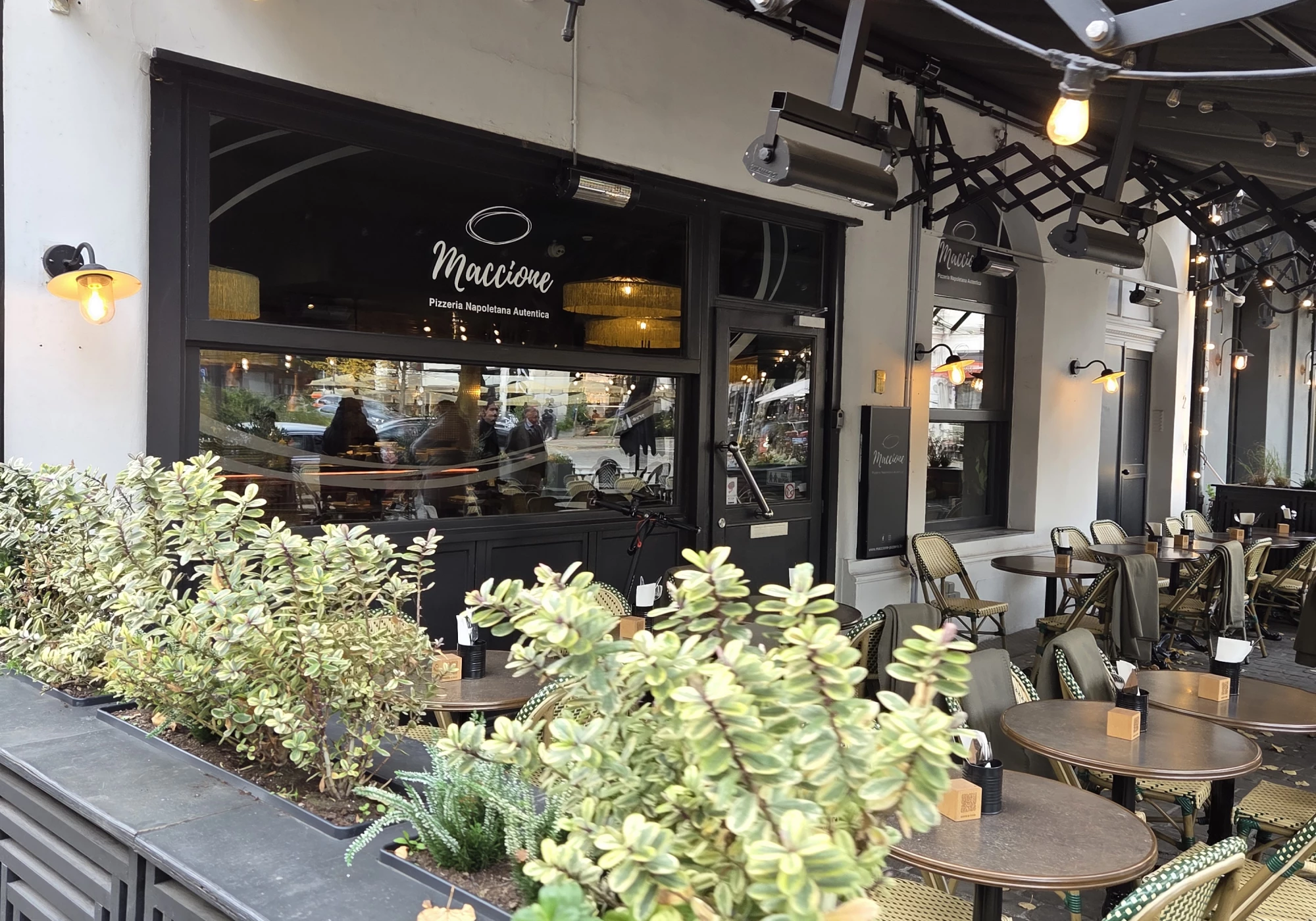 Foto van Maccione  Leopold de Waelplaats