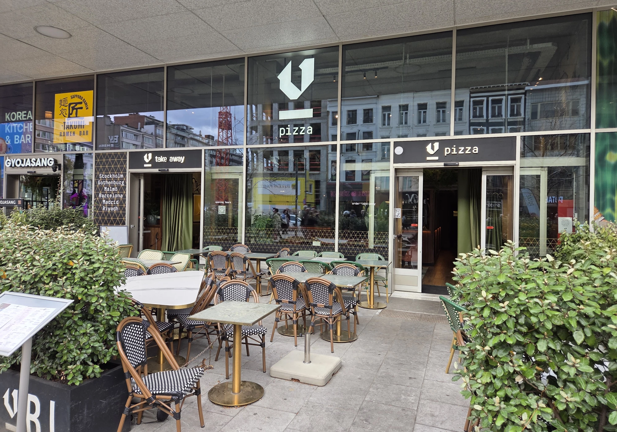 Foto van V modern Italian