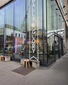 Foto van Balls & Glory