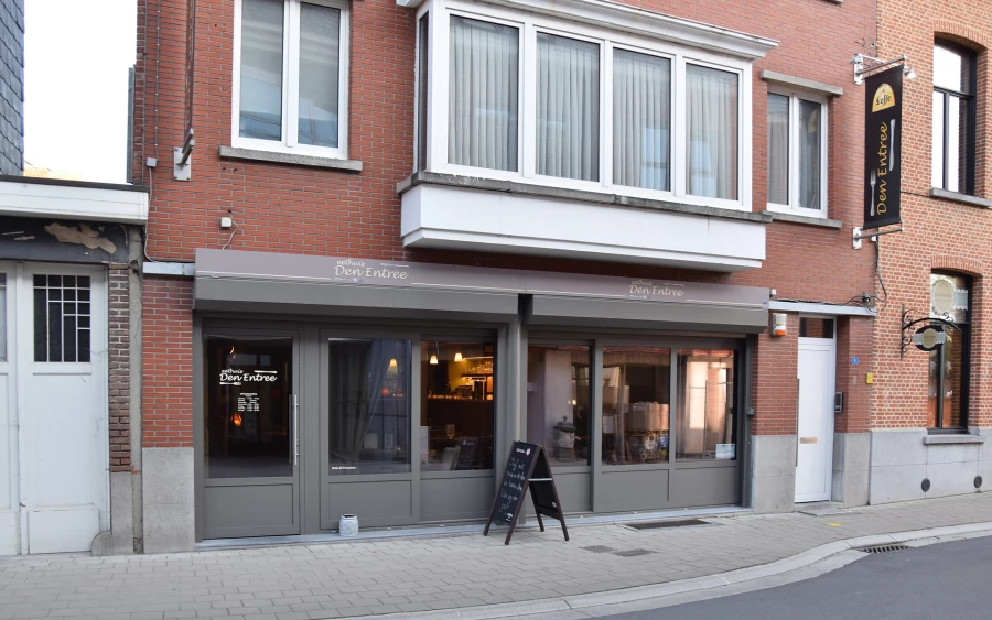Foto van Den Entree